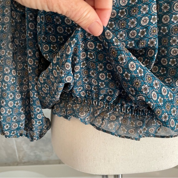 Max Studio Floral Georgette Cold Shoulder Top - Picture 5 of 8